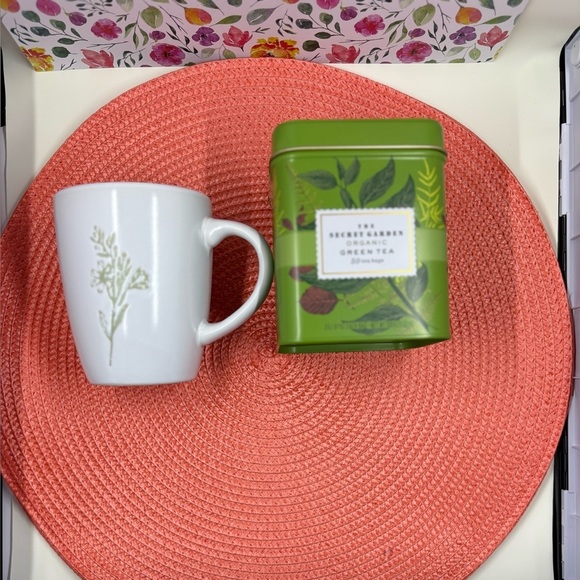 The Secret Garden Organic Green Tea 50 tea bags & white coffee cup w/ decor tin - Picture 2 of 5